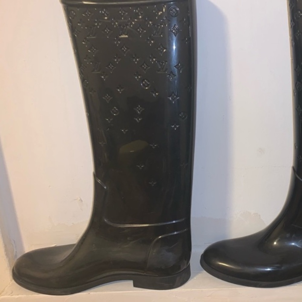 - Authentic Louis Vuitton Rain boots - Picture 7 of 7